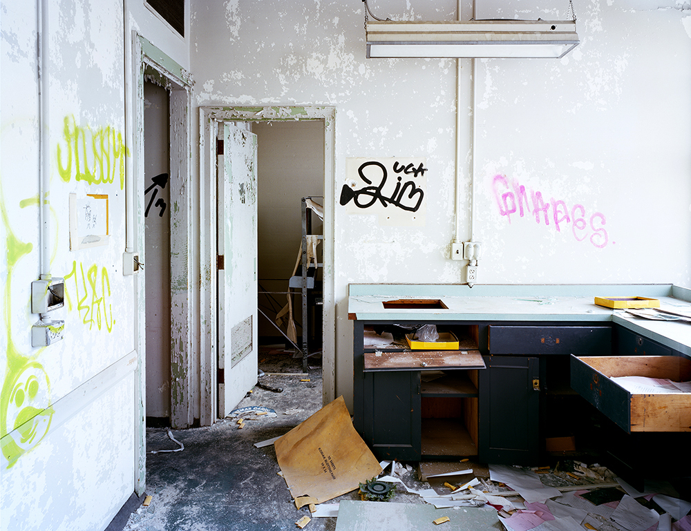Photobook Review: The Disappearance of Darkness