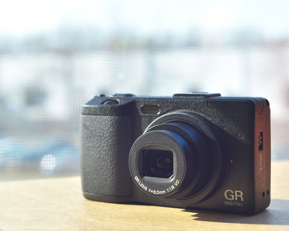 RICOH SUAVE - GR Digital IV Hands on Review